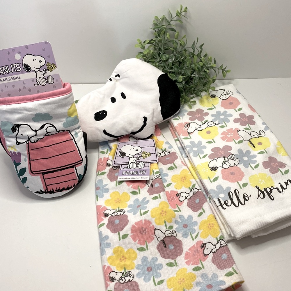 Cute Snoopy Kitchen Set NWT Peanuts - Picture 1 of 14
